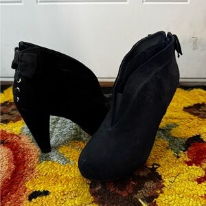 Millennial Guess Black Heeled Booties with Bow Detail
